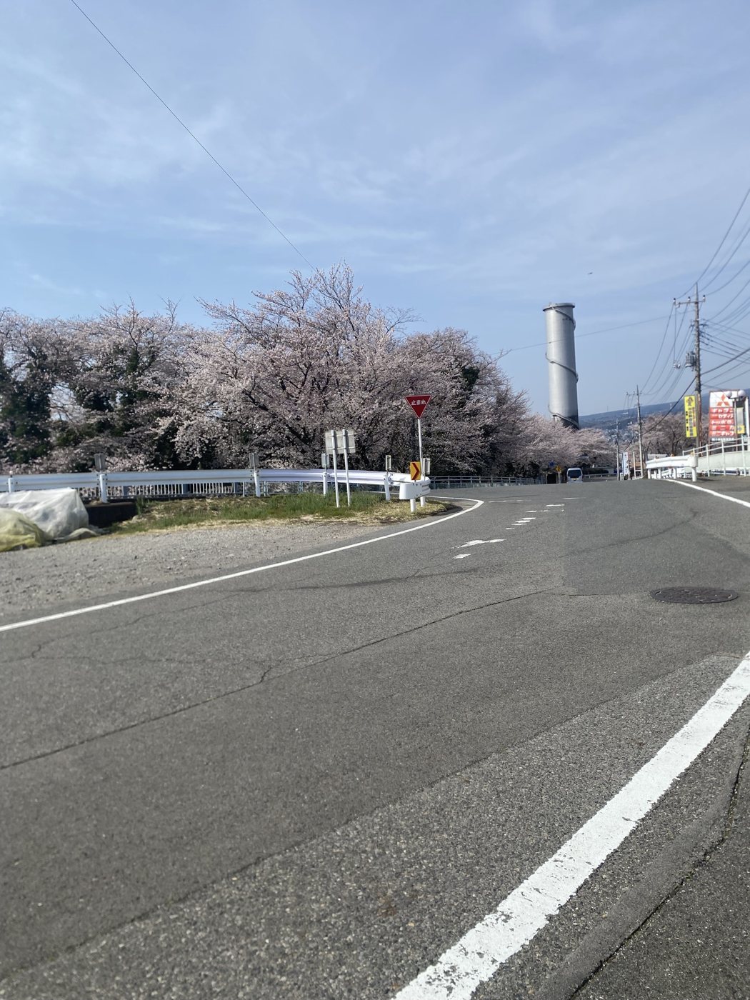 工場の近くの道